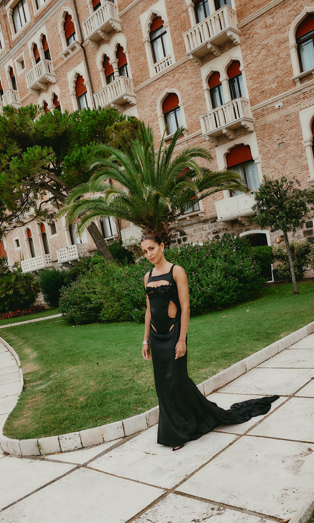 Hiba Abouk en el Festival de Venecia