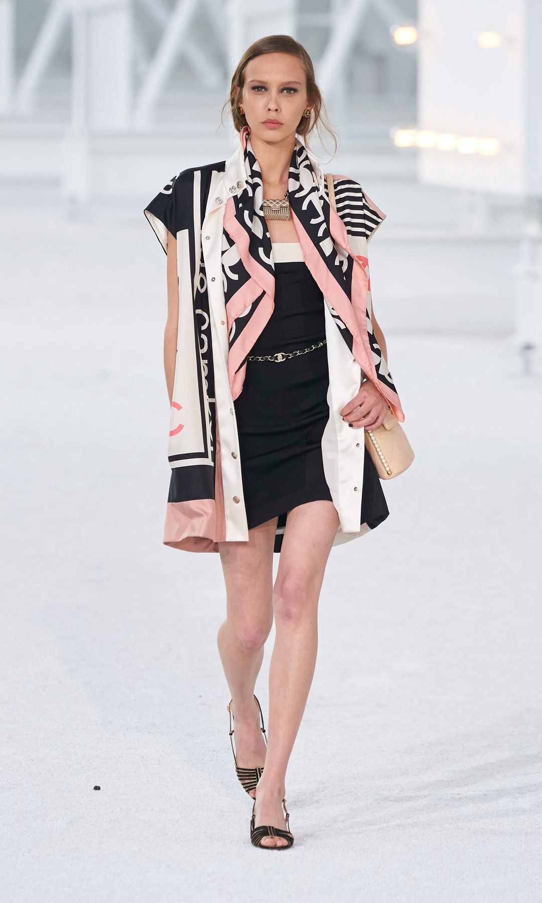 Belinda también porta un kimono de Chanel