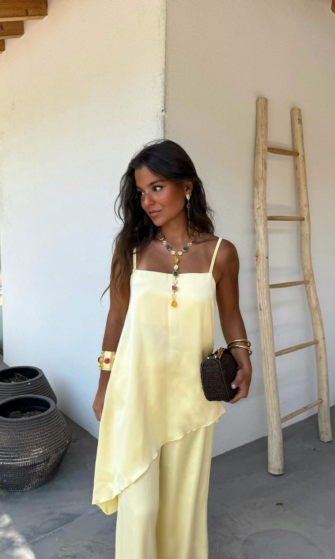 conjunto amarillo mantequilla