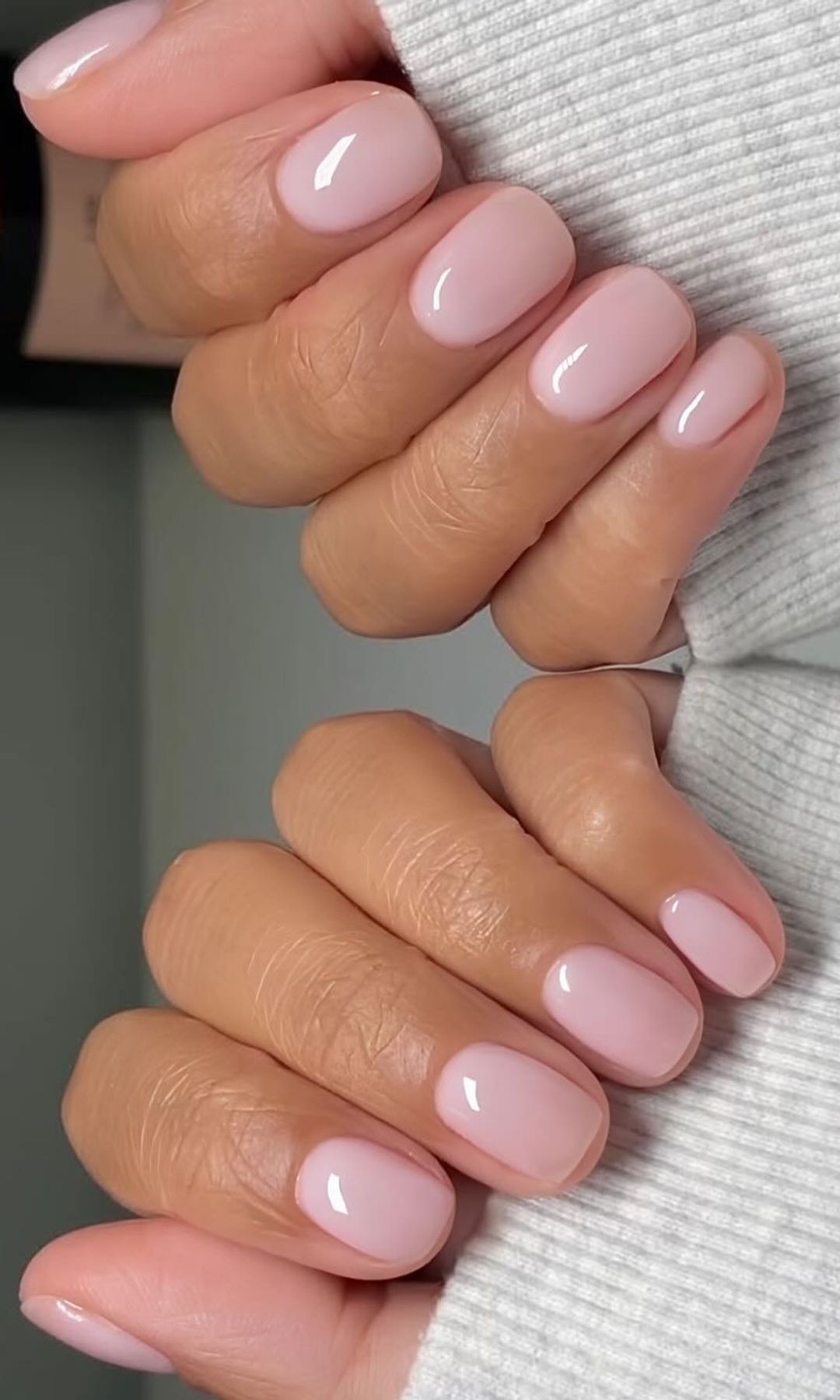 Manicura en rosa traslúcido 
