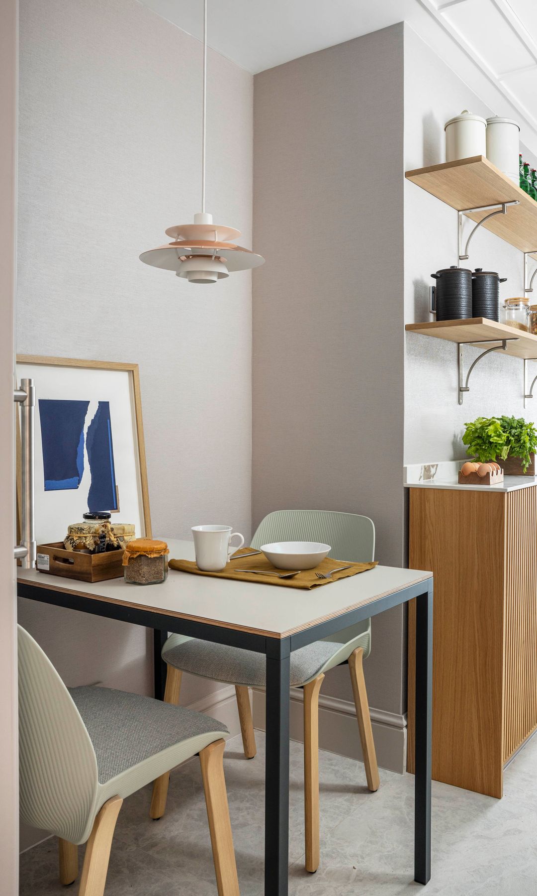 Cocina pequeña con office