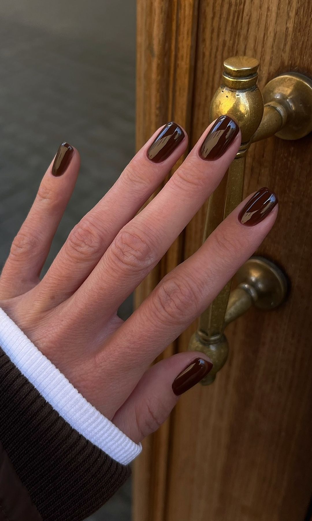 Manicura marrón chocolate