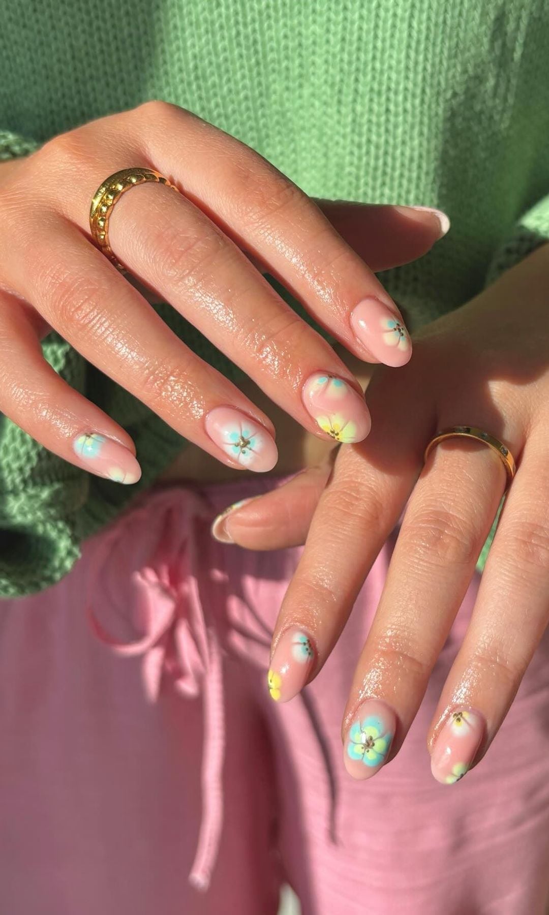 Manicura de flores tropicales