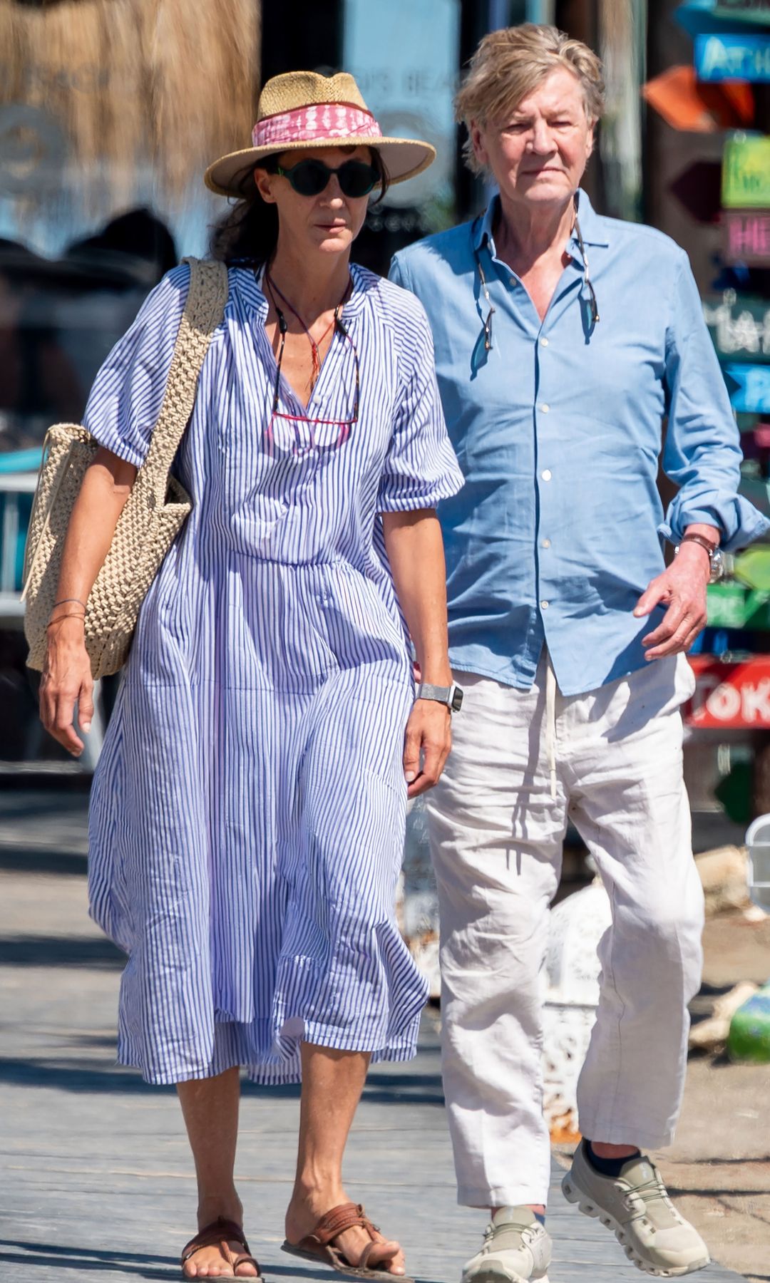 Ernesto de Hannover y Claudia Stilianopoulos paseando juntos