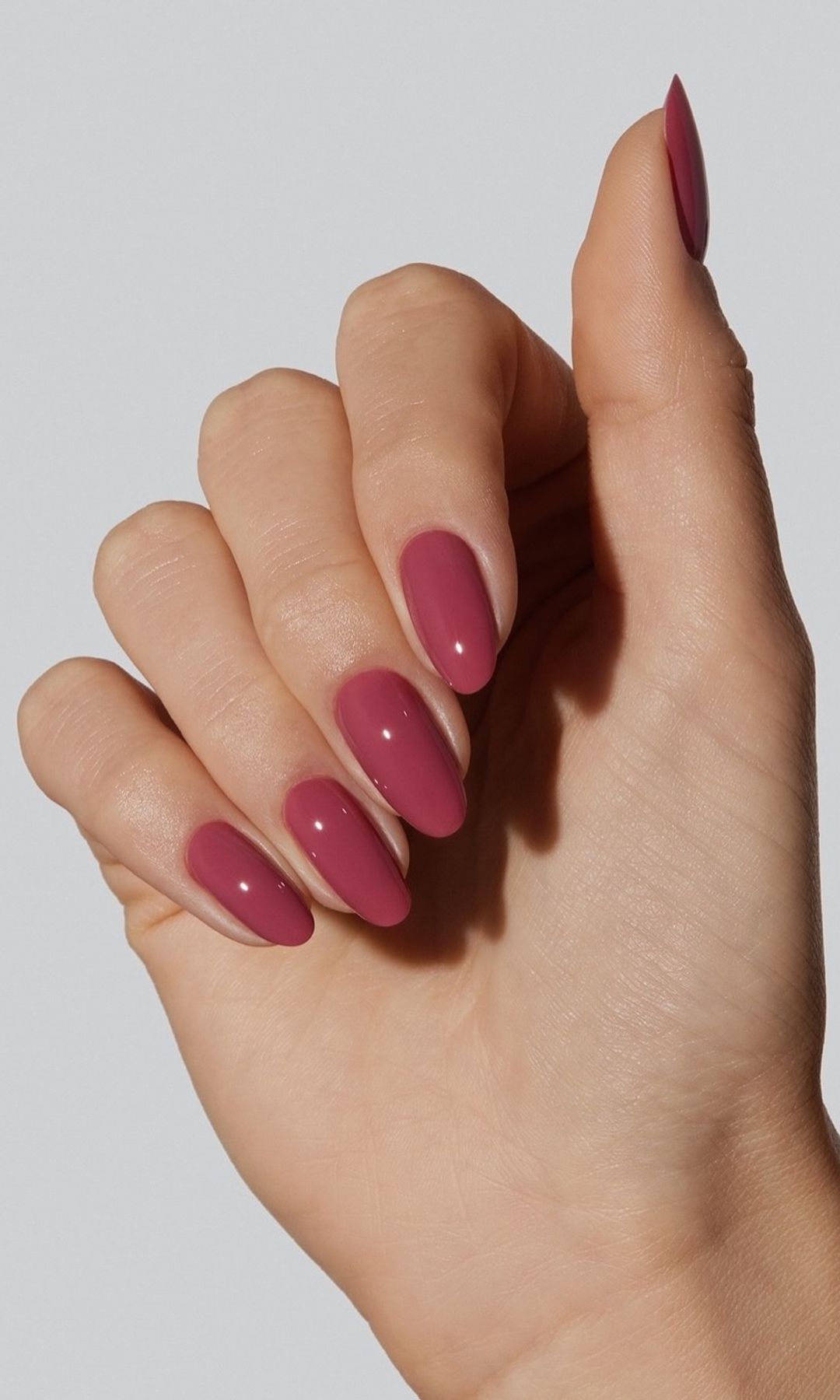 Manicura ovalada en rosa 
