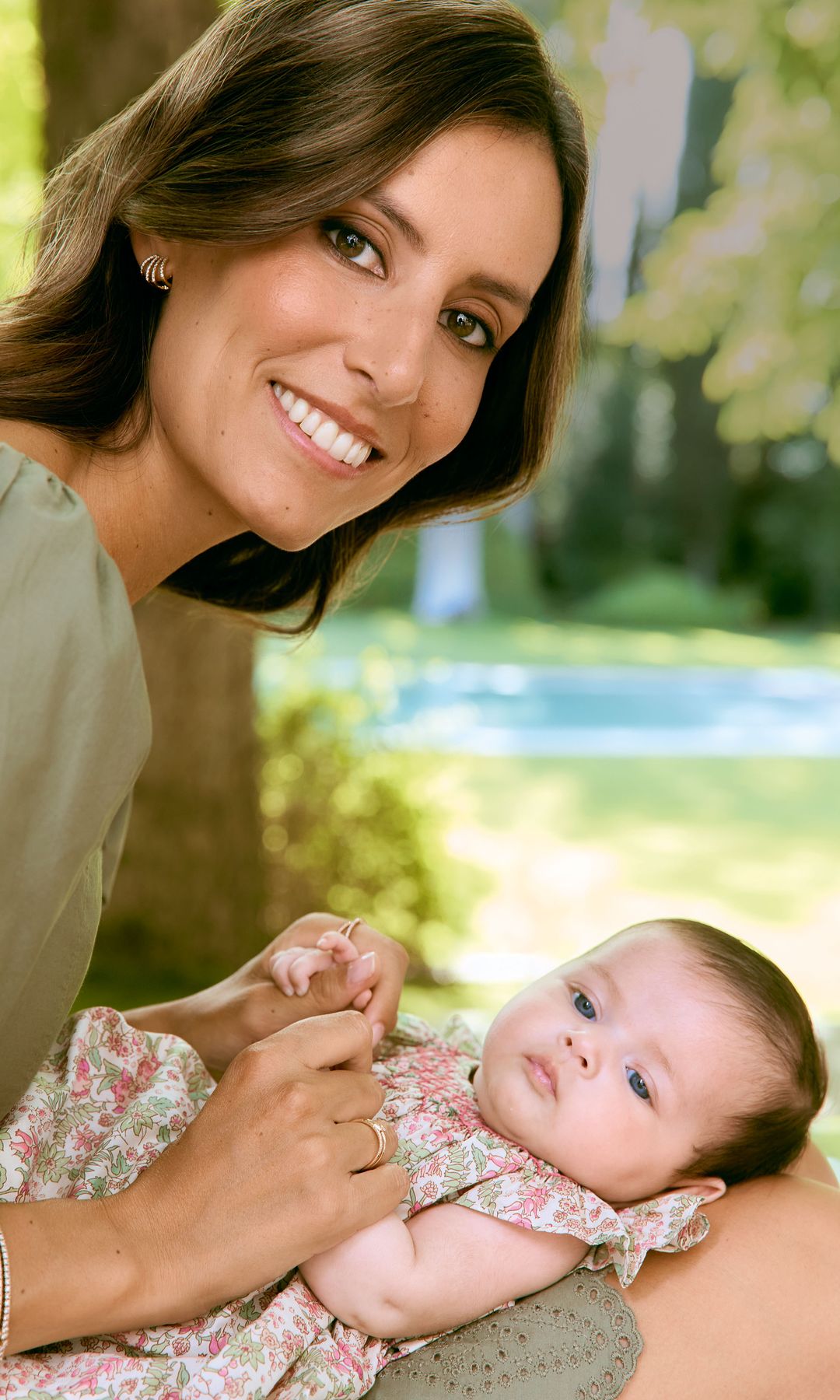 Ana Boyer con su bebé