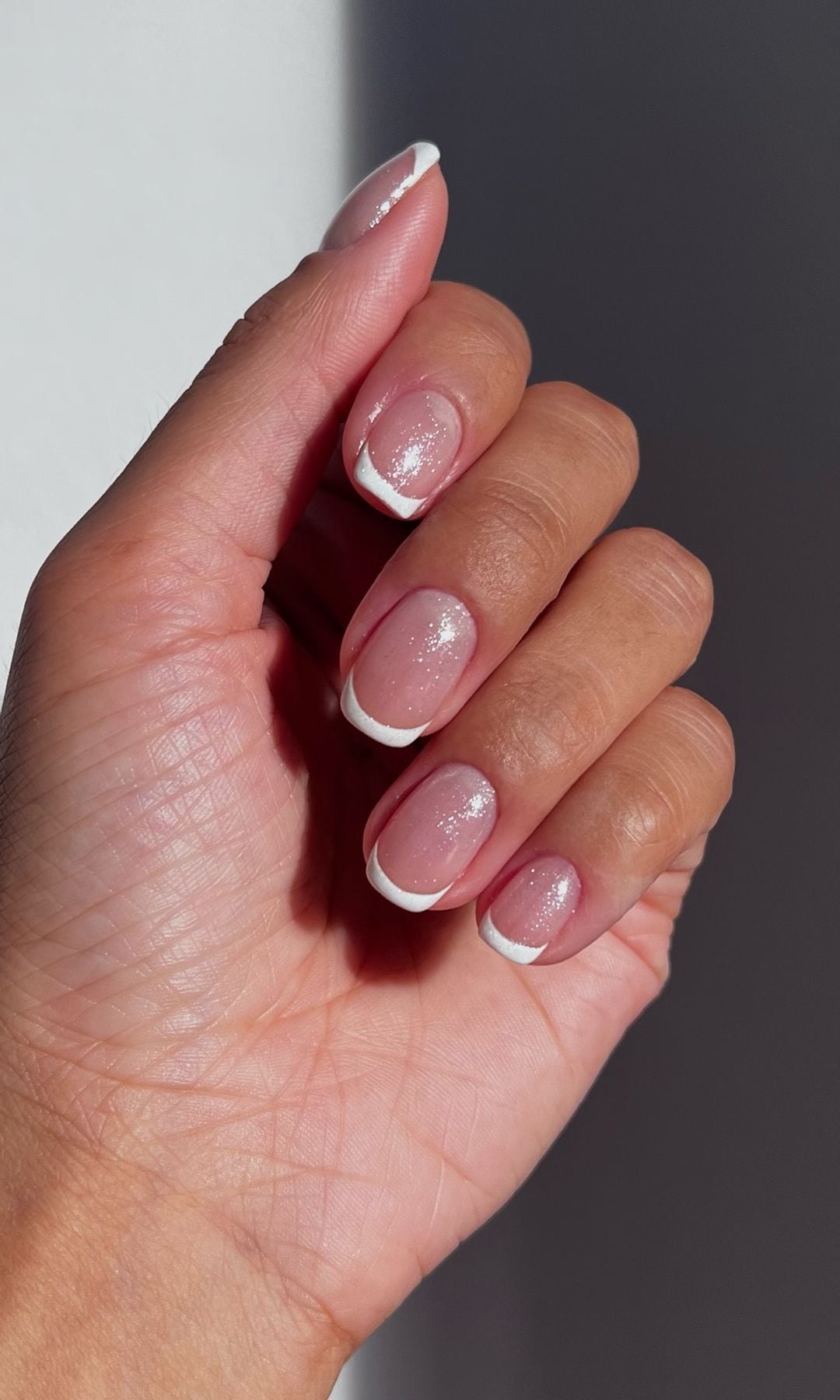 Manicura francesa con brillo 