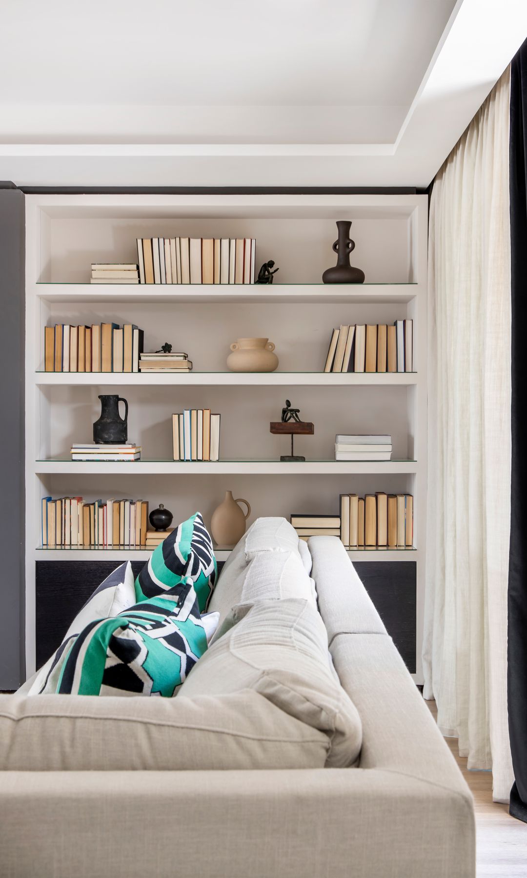 Librería de obra en el salón
