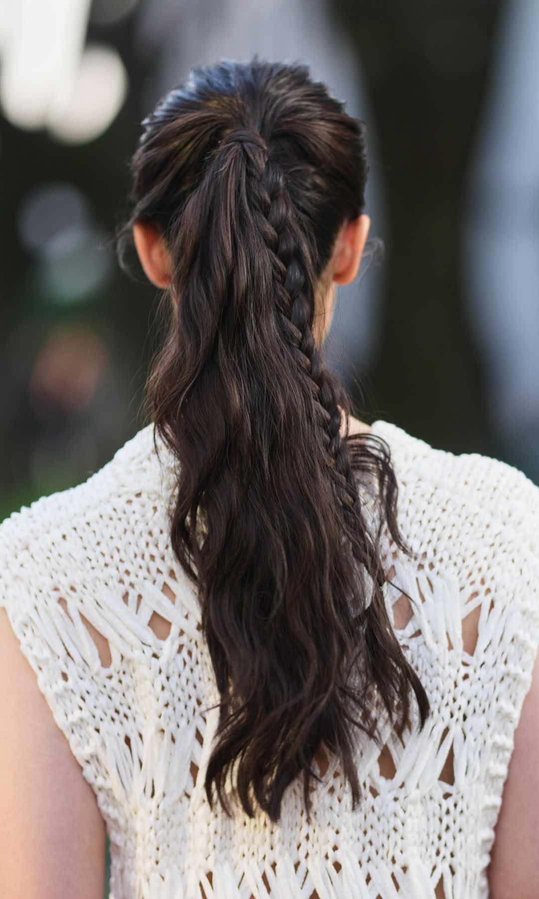 Coleta ondulada y con trenzas
