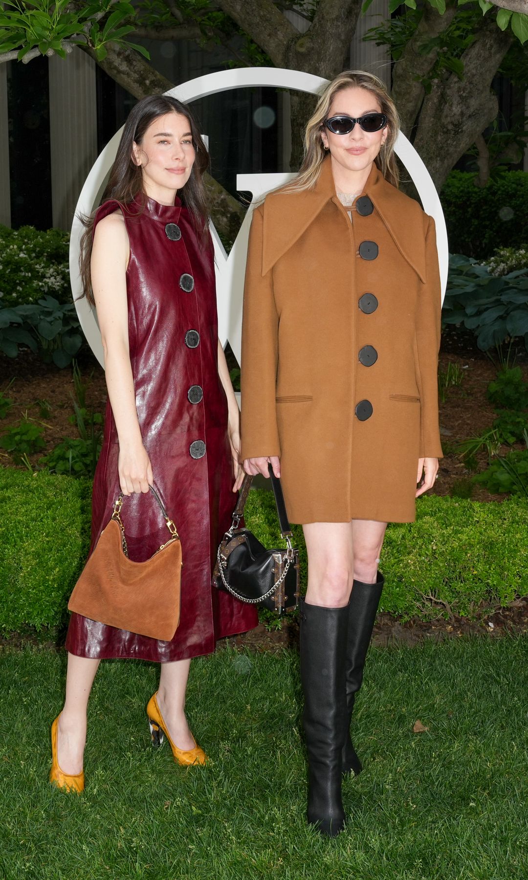 Zendaya en minivestido, la reaparición de Emma Stone y más invitadas de lujo en el desfile de Louis Vuitton en Nueva York que inicia una nueva era