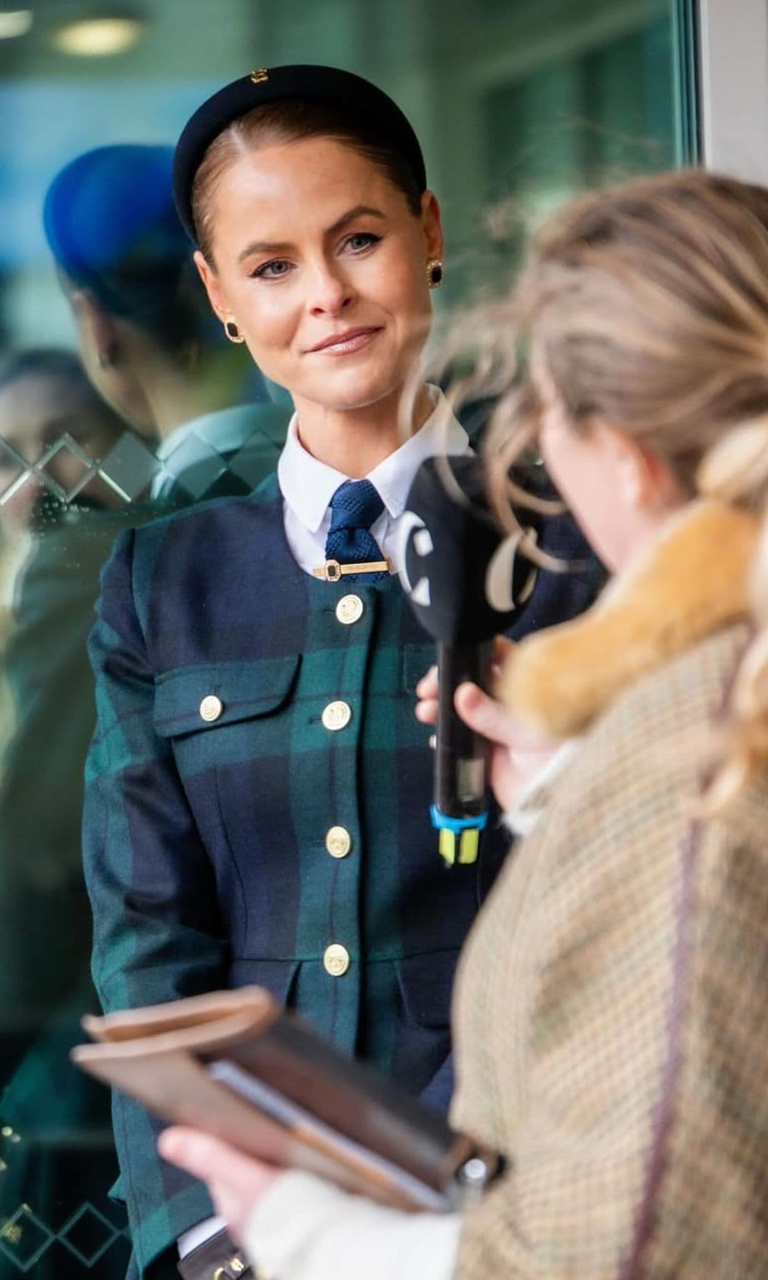 Jade Holland Cooper en las carreras de caballos de Cheltenham, 2025.