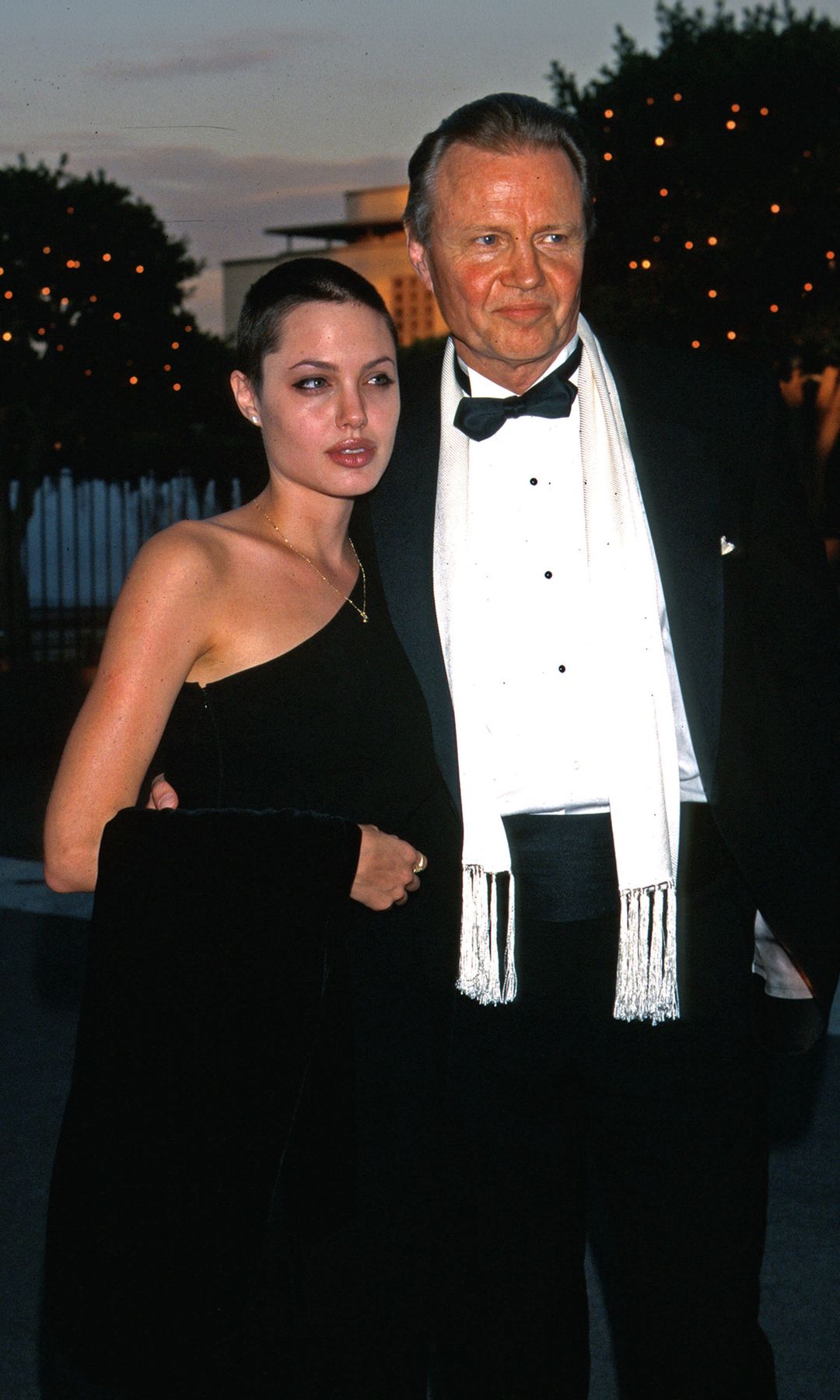 HOLA 4178 ANGELINA JOLIE CON SU PADRE JON VOIGHT