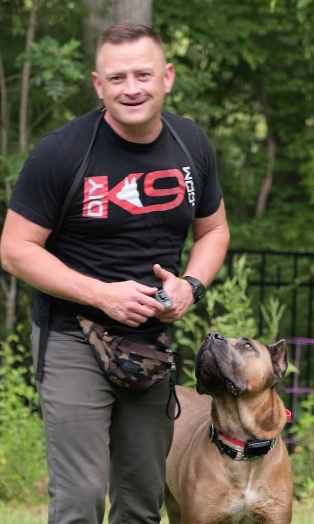 Garret Wing, adiestrador profesional con más de 20 años de experiencia entrenando perros policía