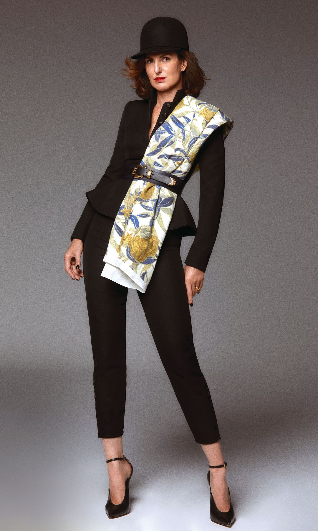 "Me encanta ejercer de abuela y paso todo el tiempo que puedo con ellos. Como me casé muy joven, tengo mucha energía para hacer mil planes", dice Cristina, que lleva "total look" de Loro Piana, zapatos de Elie Saab, cinturón de IQ Collection y pañuelo de Telas de Delacova Design