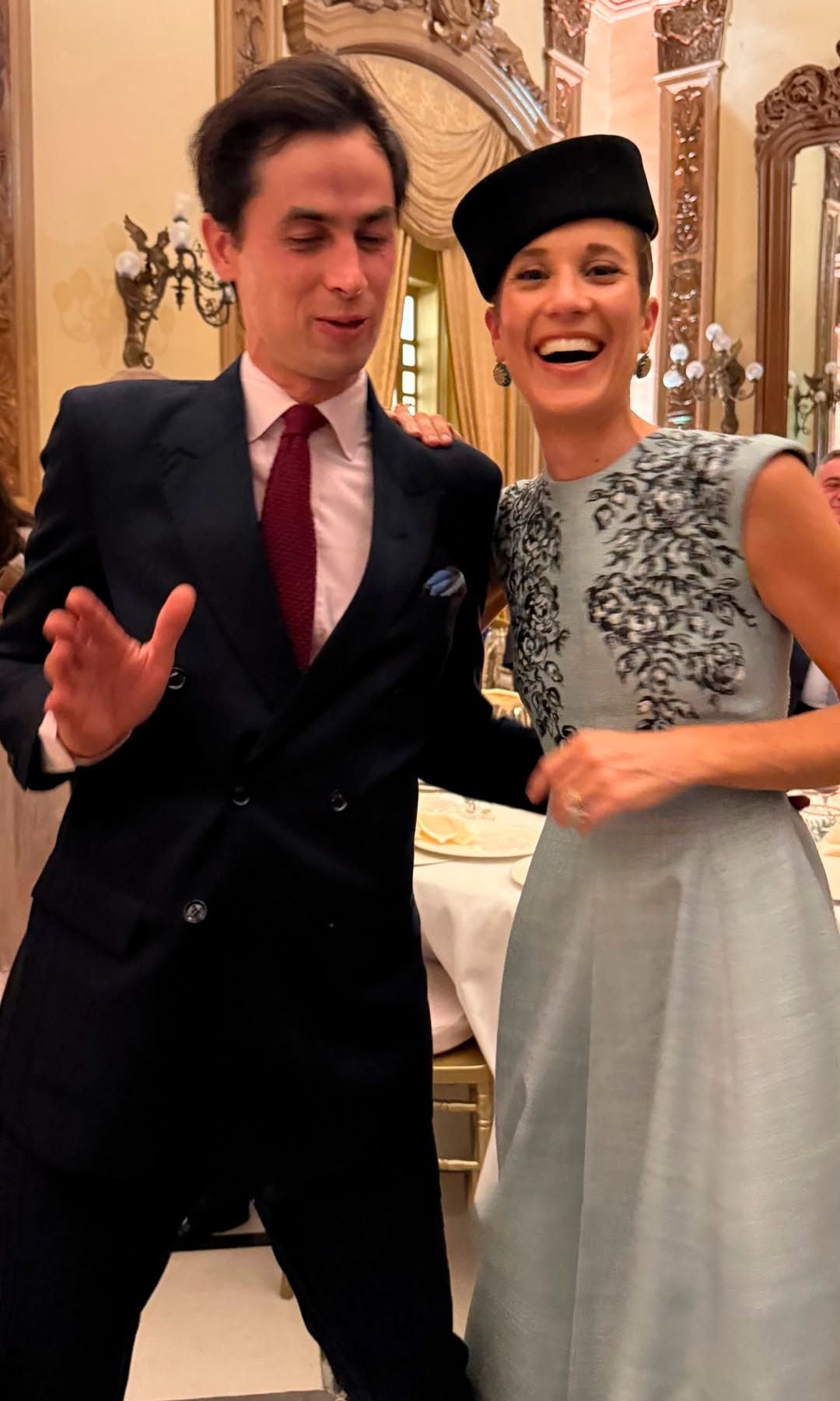 Inés de Cominges y su marido, François du Chastel, en la boda de Hugo Hernández Mancha y María Luisa Arrospide