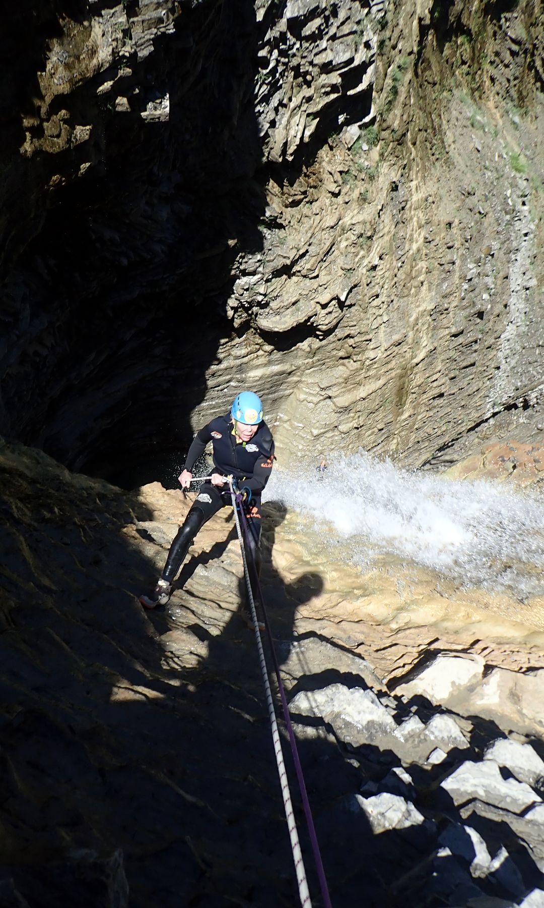 Kalina de Bulgaria descendiendo por el barranco