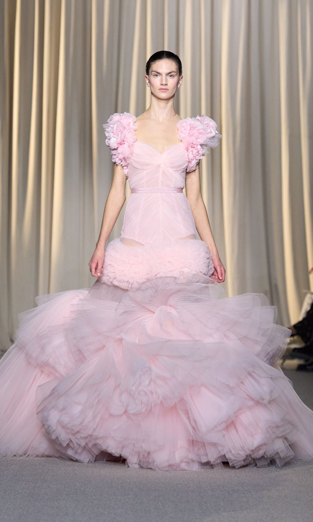Freya Vervaet, en el desfile de Giambattista Valli Alta Costura