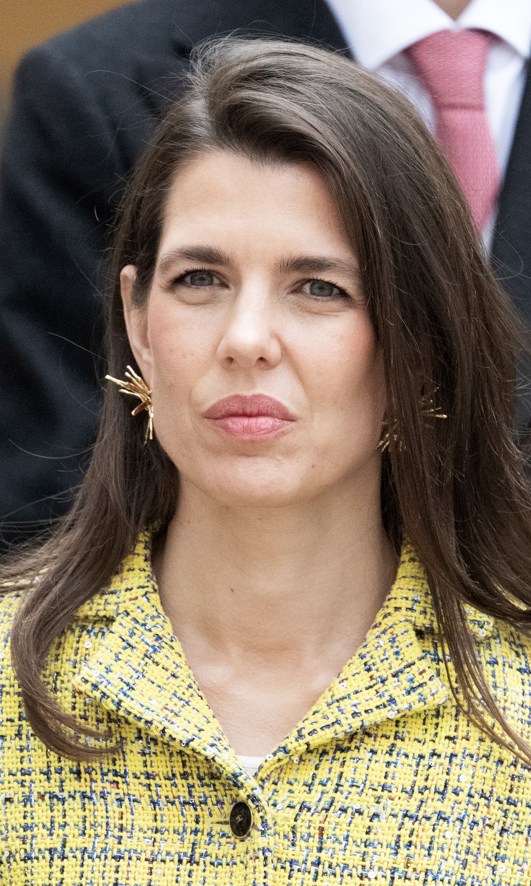 Charlotte se decantó por un conjunto Chanel de tweed.