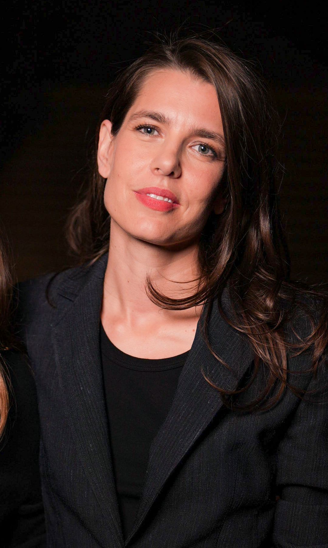 Carlota Casiraghi y Alejandra de Hannover, dos hermanas que comparten 'front row' en París: sus looks minimalistas esconden el mismo truco