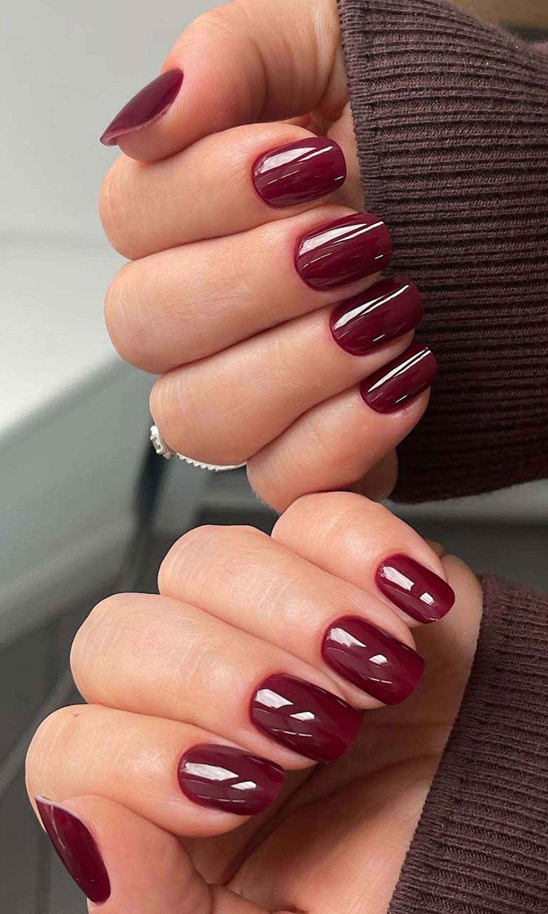 Manicura burdeos intenso