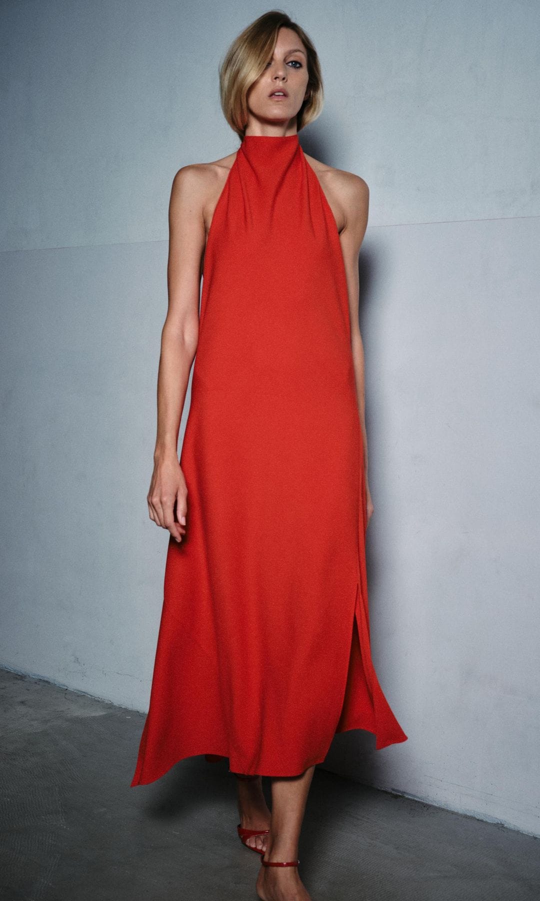 ¡HOLA! Fashion 10 vestidos lisos de Zara que puedes llevar para las vacaciones y en la oficina