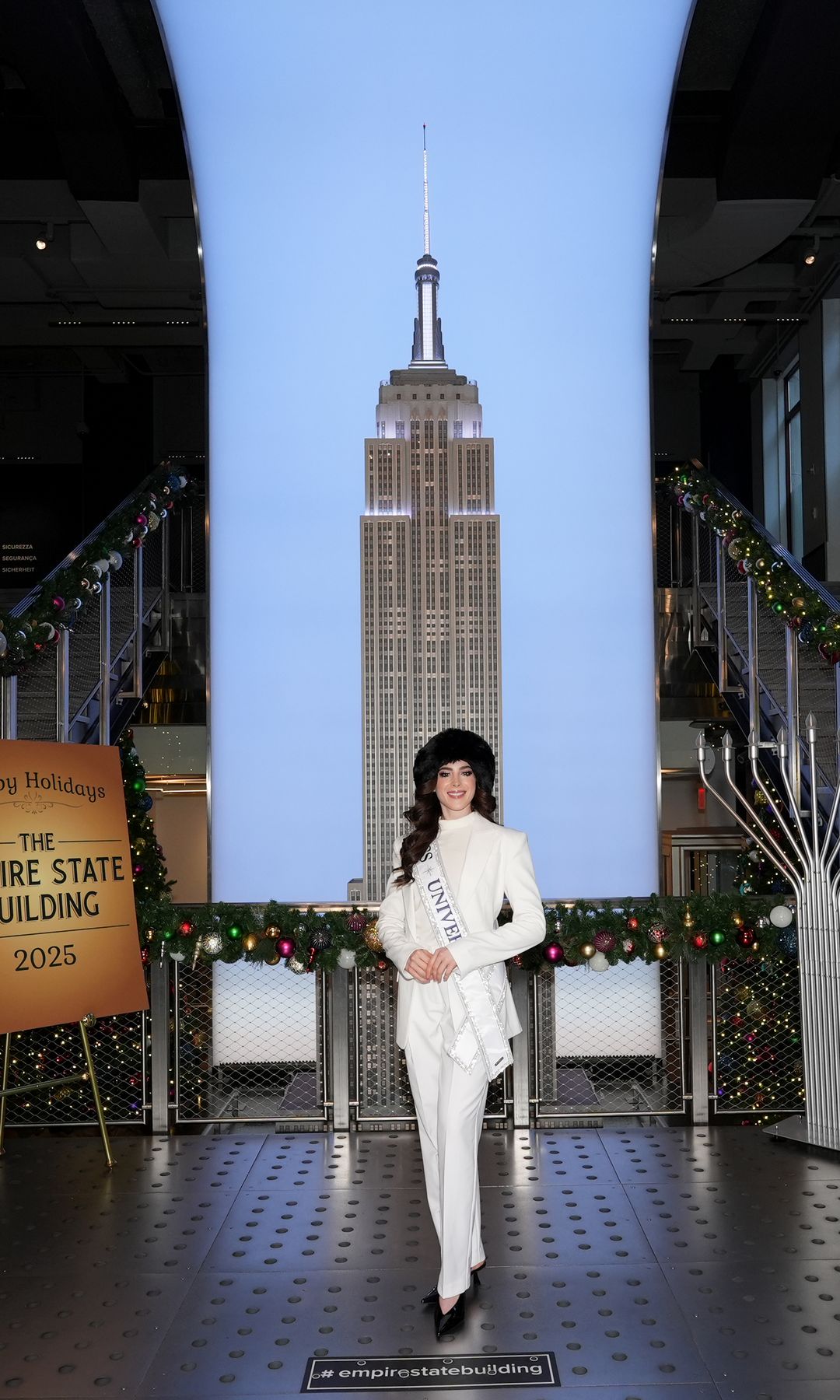 Fátima Bosch fue recibida por varias autoridades,así como por medios que la esperaban para compartir con ella sus primeros días como reina de Miss Universe. 