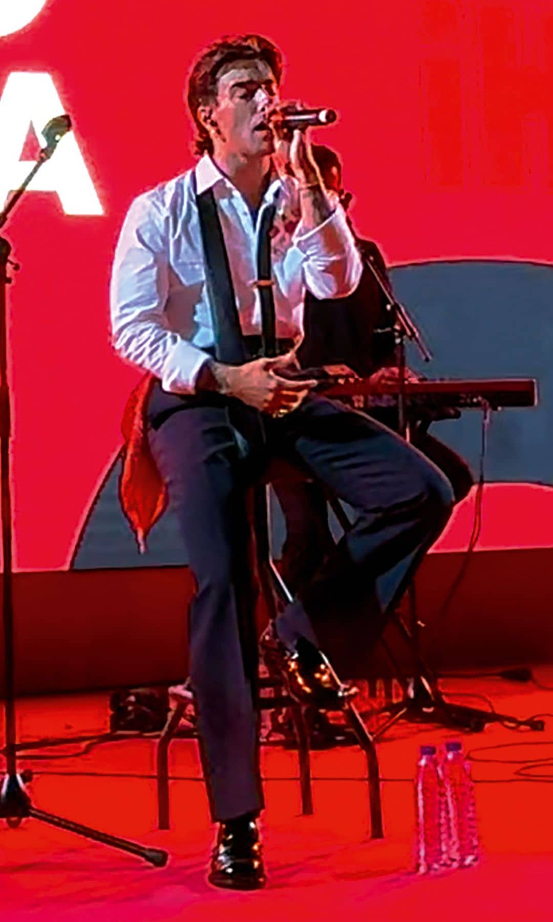 El cantante Álvaro de Luna en un momento de su actuación