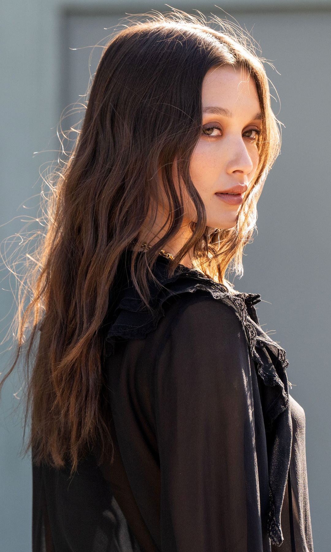  Mujer con pelo largo 