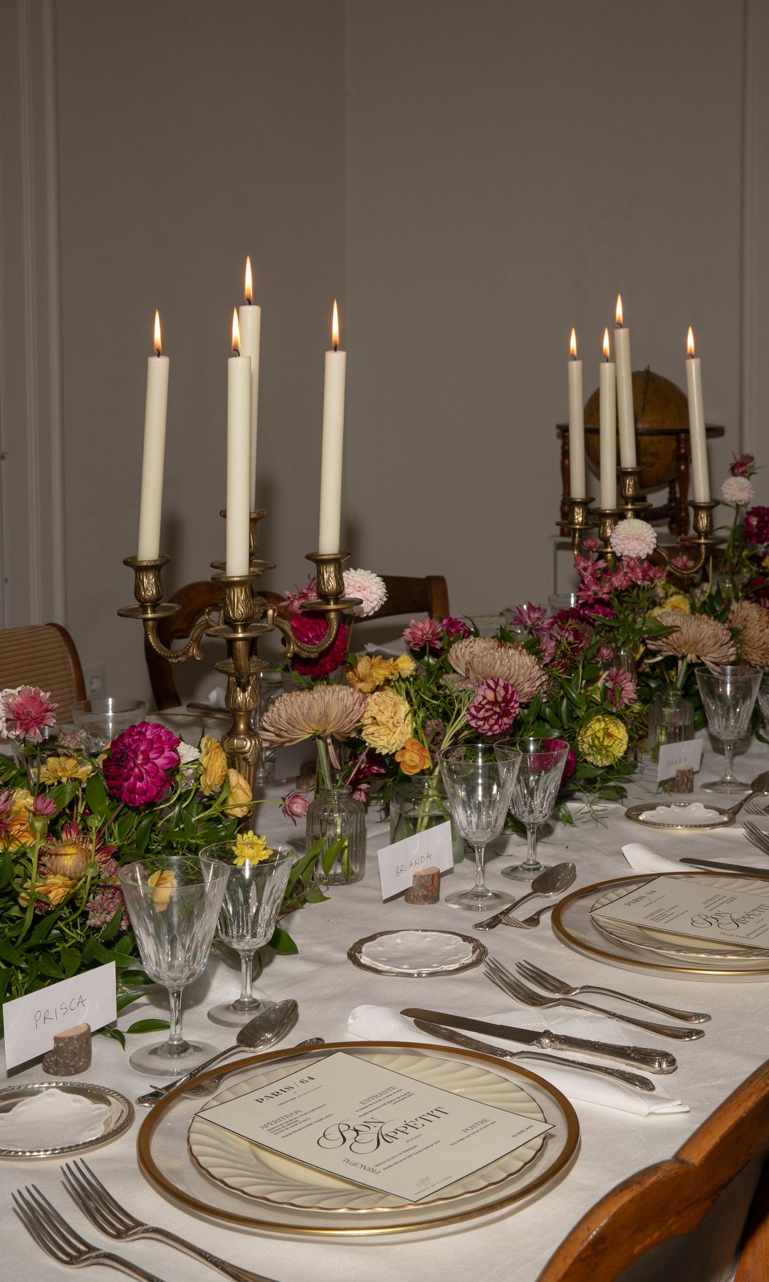 La mesa de la presentación de la nueva colección de Paris 64, marca de bolsos de fabricación artesanal made in Spain.