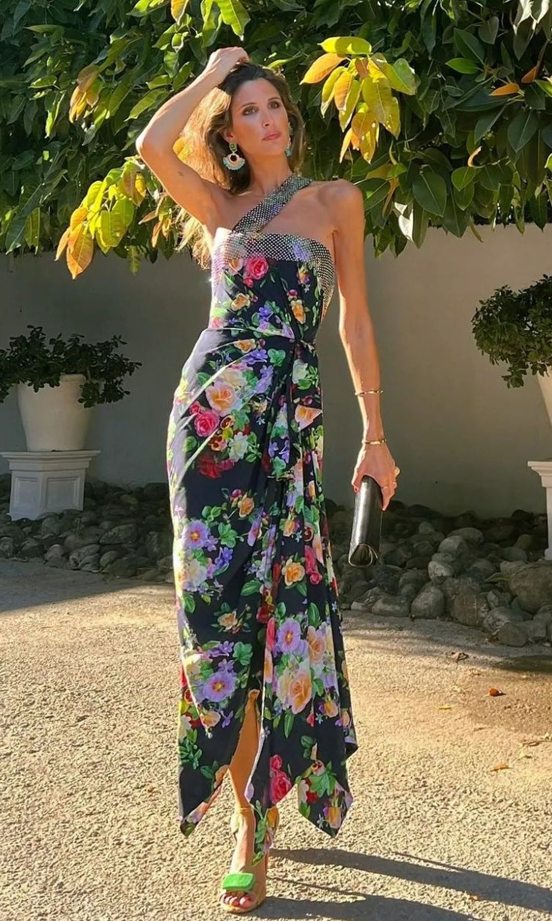 Inés Domecq con vestido de flores (julio de 2023)
