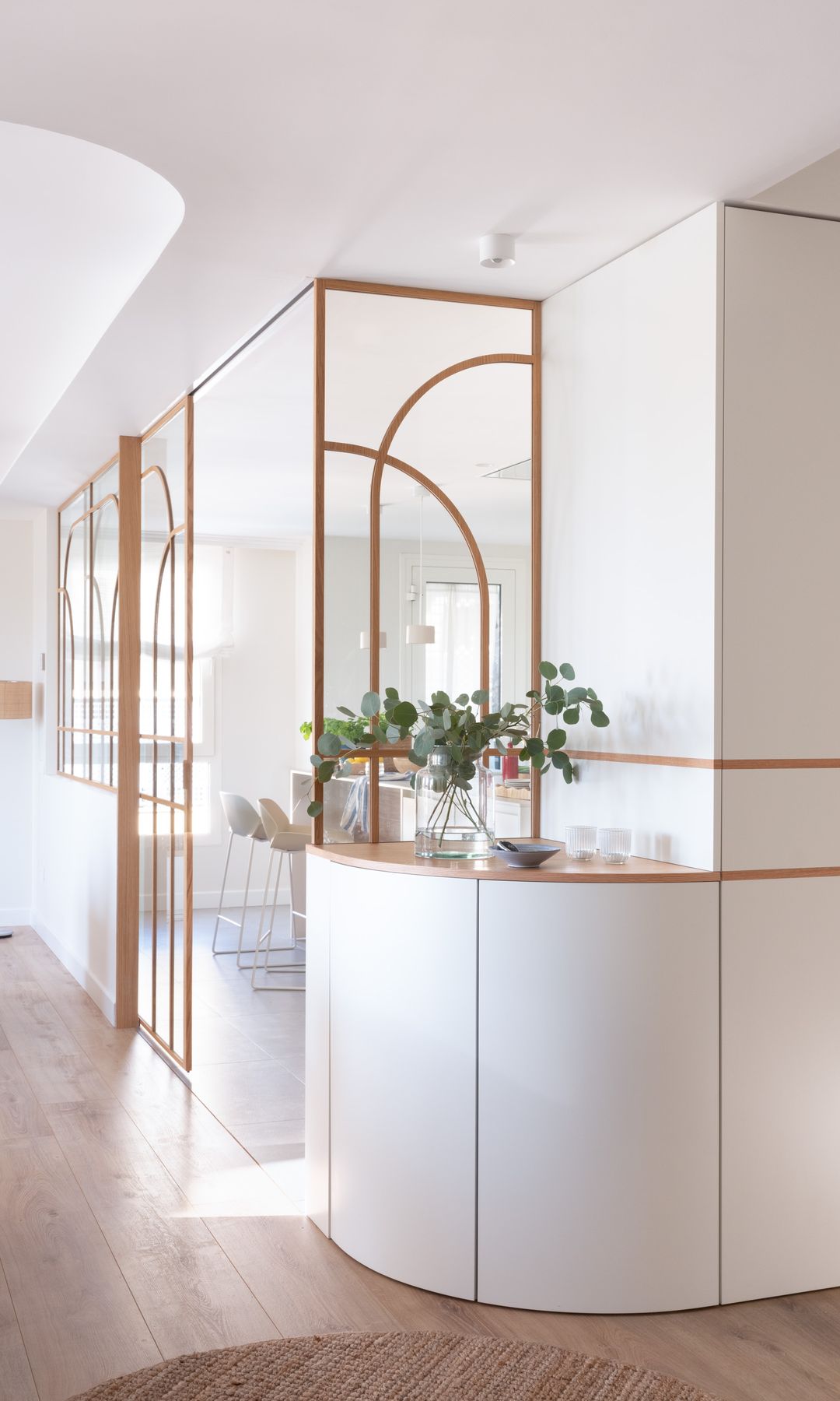 Mueble a medida en un recibidor diseñado por Majo Flores Estudio