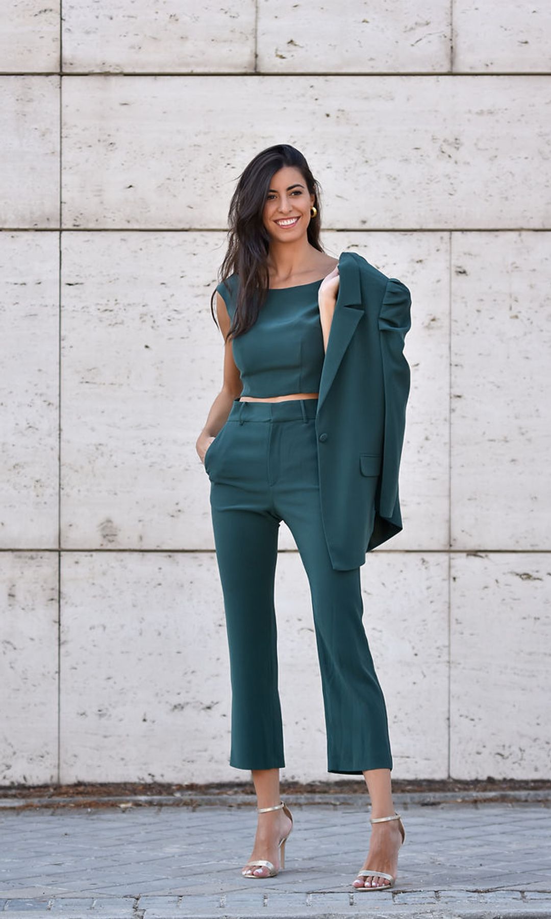 Pantalón (160 euros) y chaqueta (286 euros) 'Petunia'