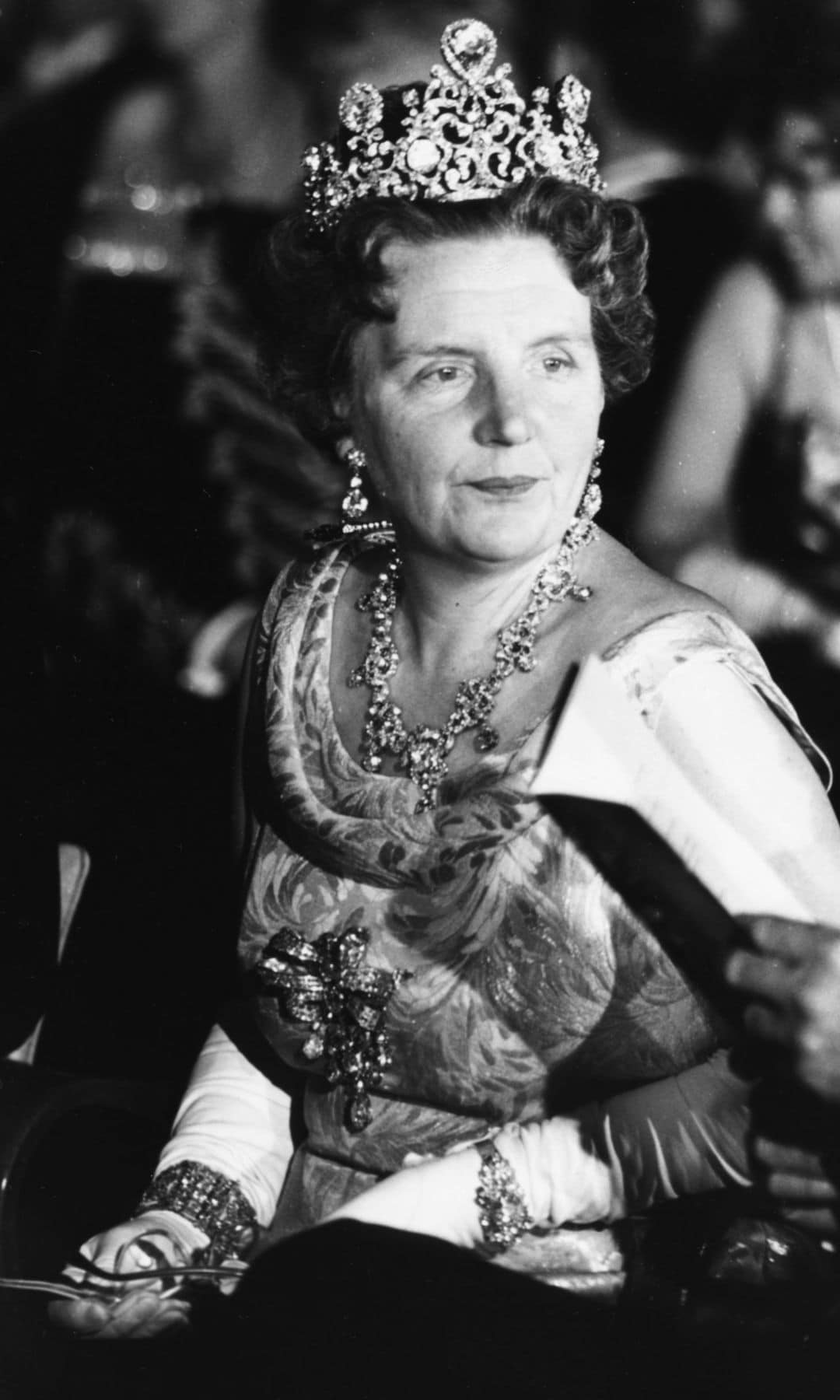 La reina Juliana de Holanda con la tiara de Estuardo.