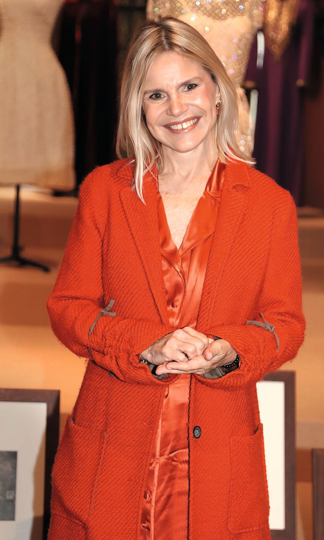 Una sonriente duquesa de Montoro. Quiso tener un guiño personal con su madre y llevó un vestido suyo en color naranja, a juego con su abrigo
