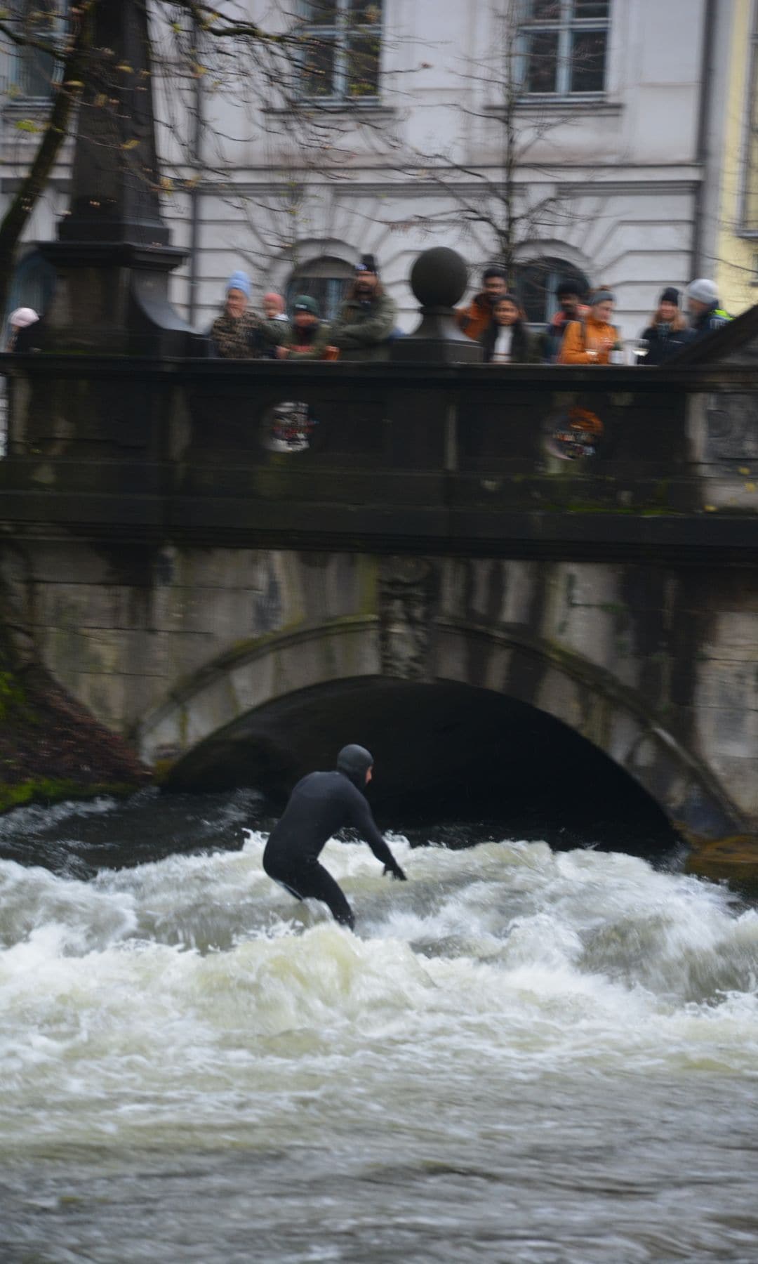 Surfista en los Jardines Ingleses de Múnich