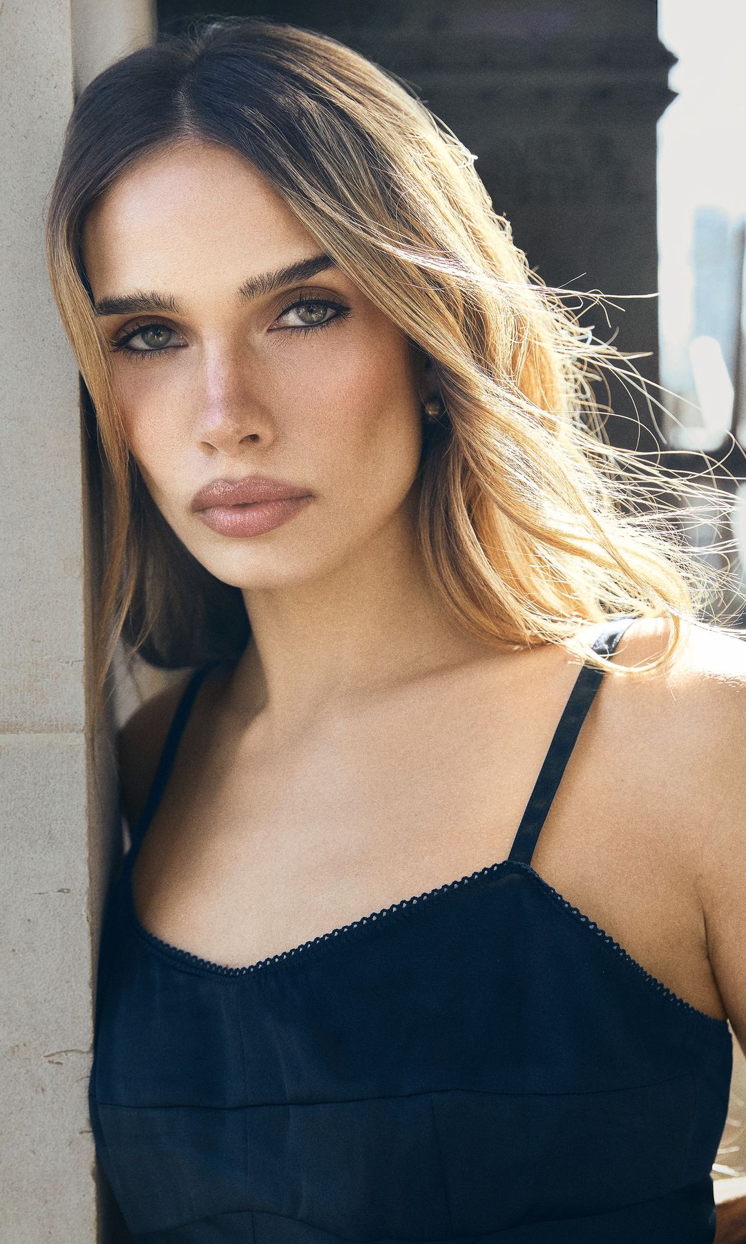 "Todo lo que ha ocurrido, con Brooklyn publicando esas historias en Instagram y su declaración, me sorprendió bastante. Fue inesperado. Imagino que también sorprendió a su familia. Pero, de algún modo, reflejaba muchas de mis propias experiencias y la manera en que su familia, como marca, actúa", confiesa Hana
