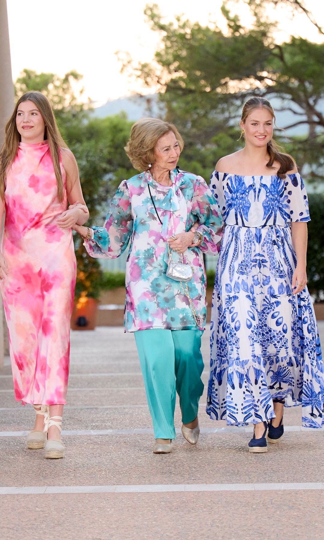 Sofía con sus nietas, la infanta Leonor y la princesa Sofía