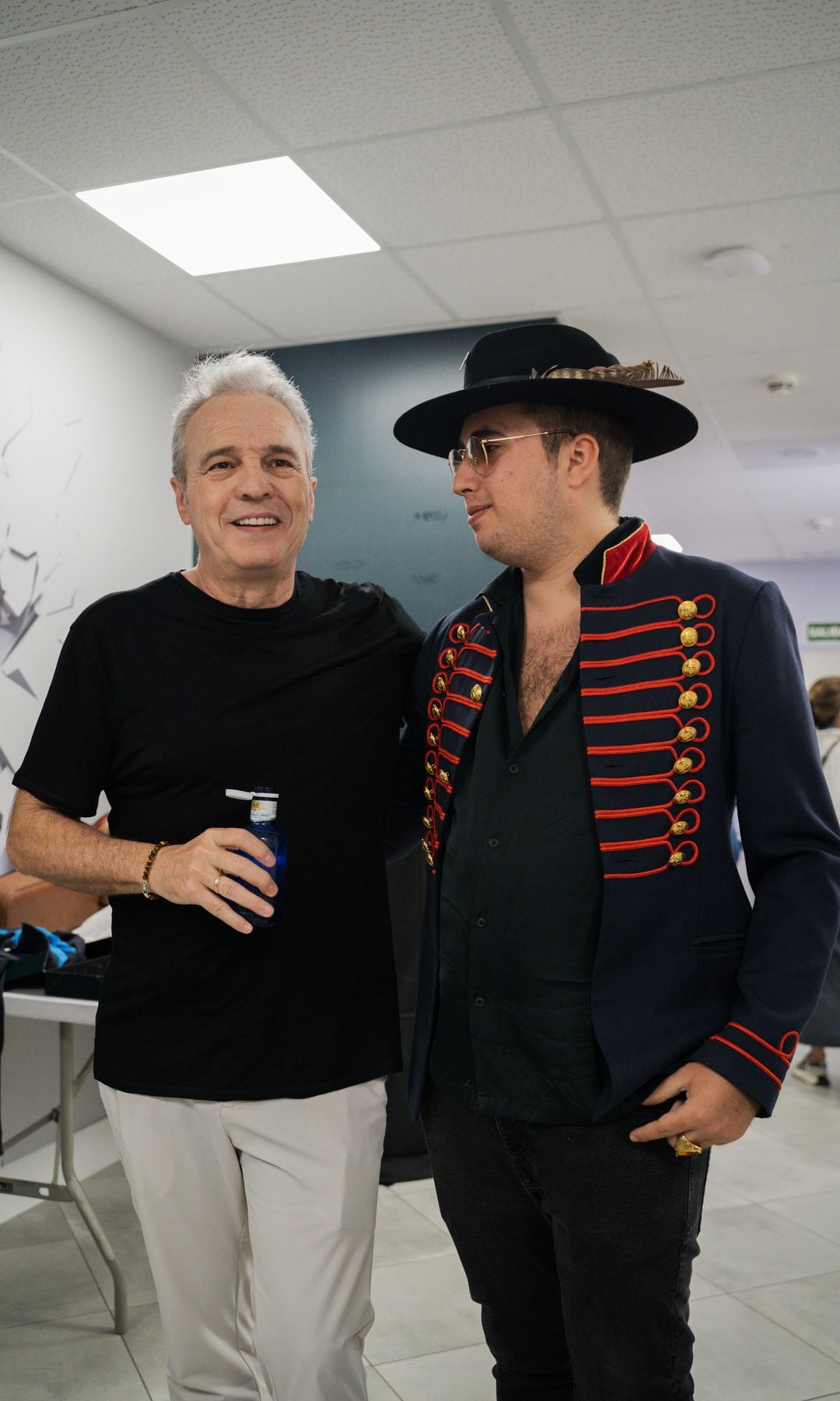 David Summers con su hijo antes de salir al escenario