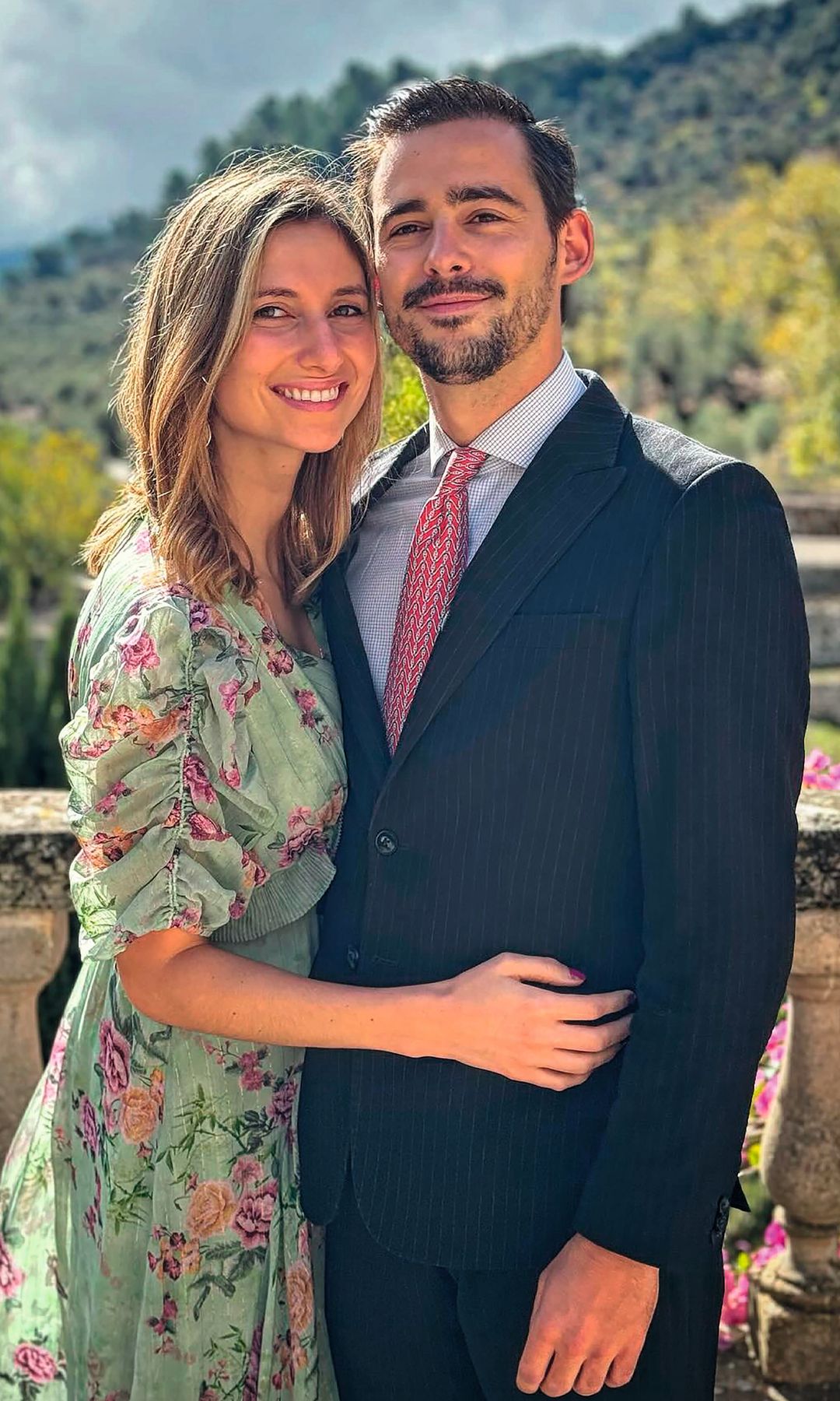 Mirko Sajonia-Coburgo Gotha tiene 31 años y es especialista en cirugía general y del aparato digestivo en el hospital Nuestra Señora del Rosario, y Marta, de la misma edad, se especializó en anestesiología y reanimación
