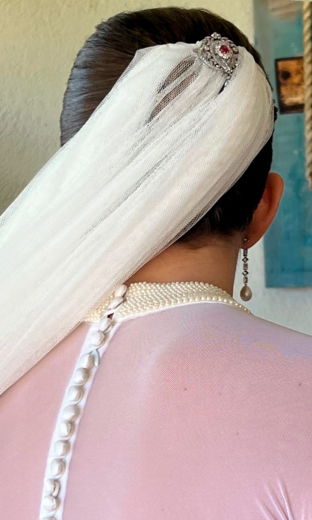 Un detalle del look nupcial de la novia