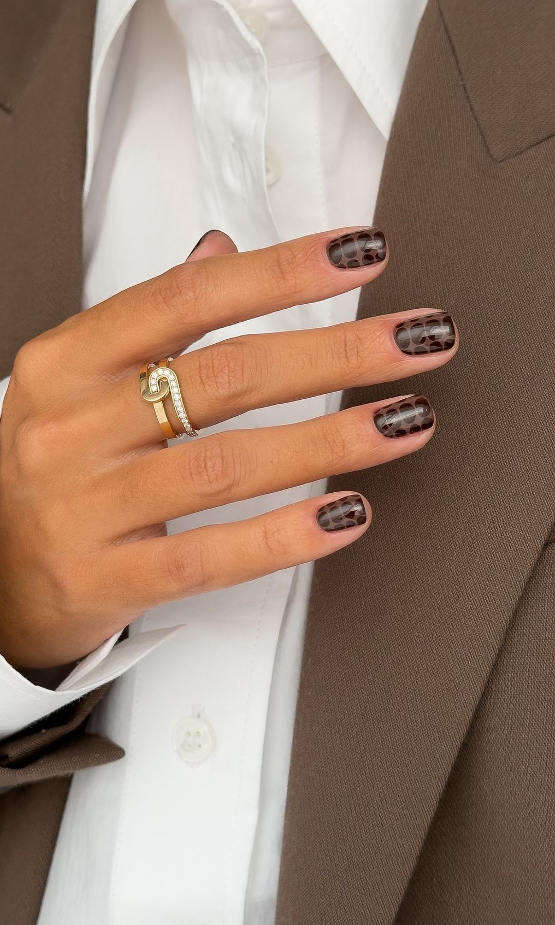 Manicura marrón chocolate y negro 