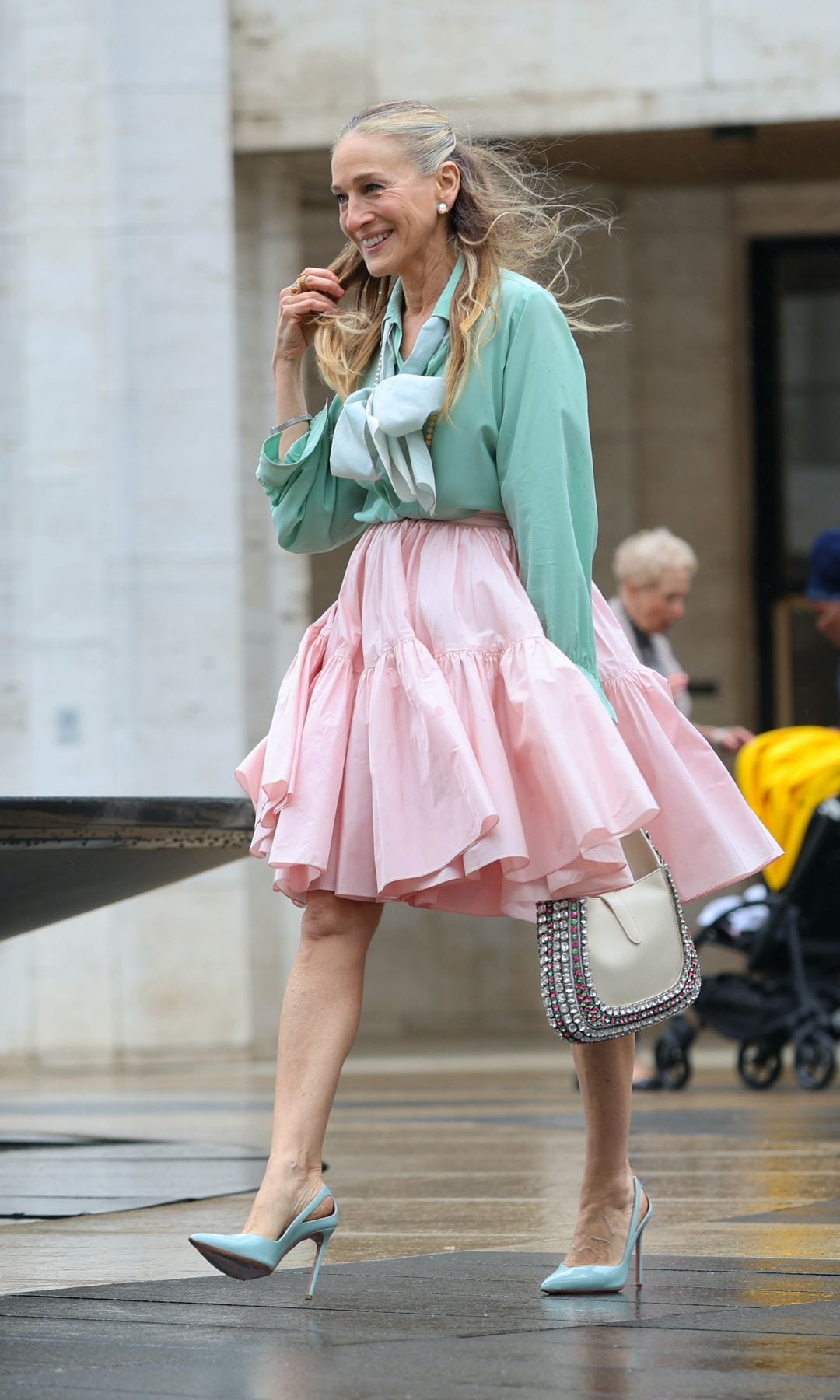 Sarah Jessica Parker con tacones en color baby blue