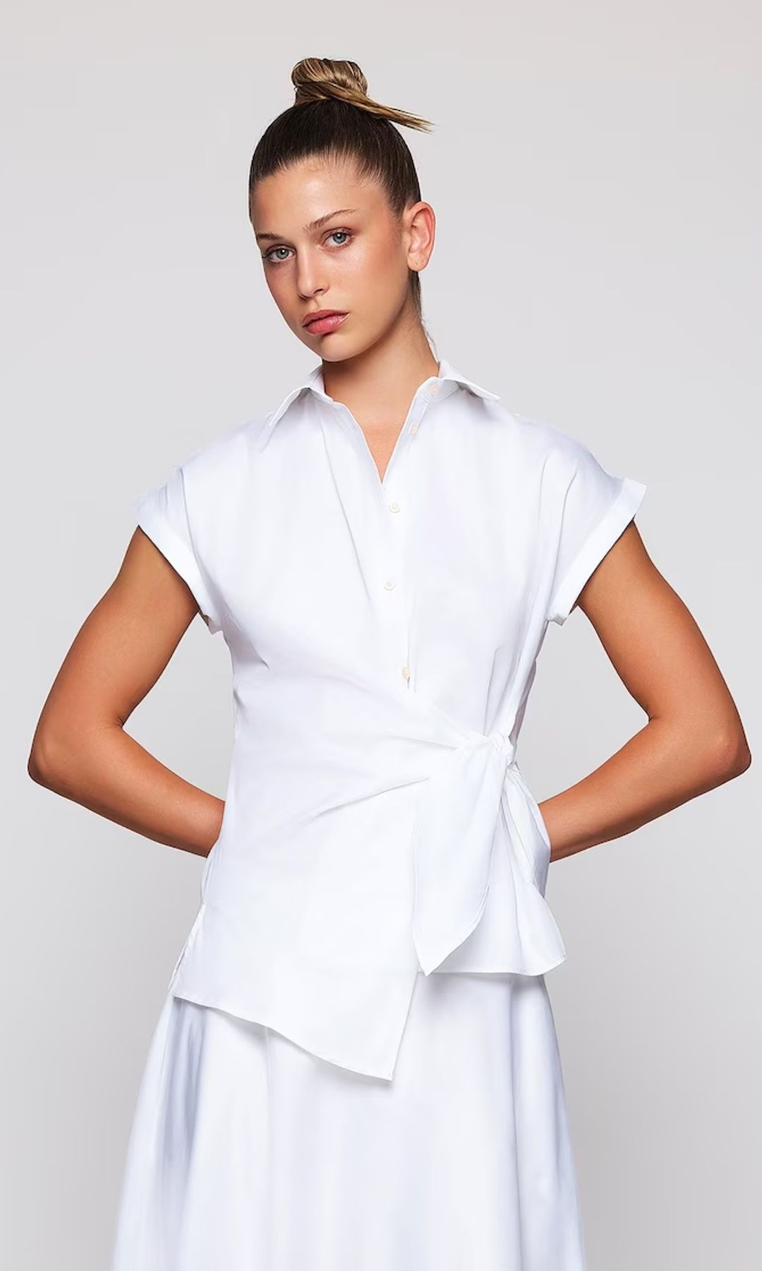 Canusa blanca de manga corta con detalle cruzado, de Mirto
