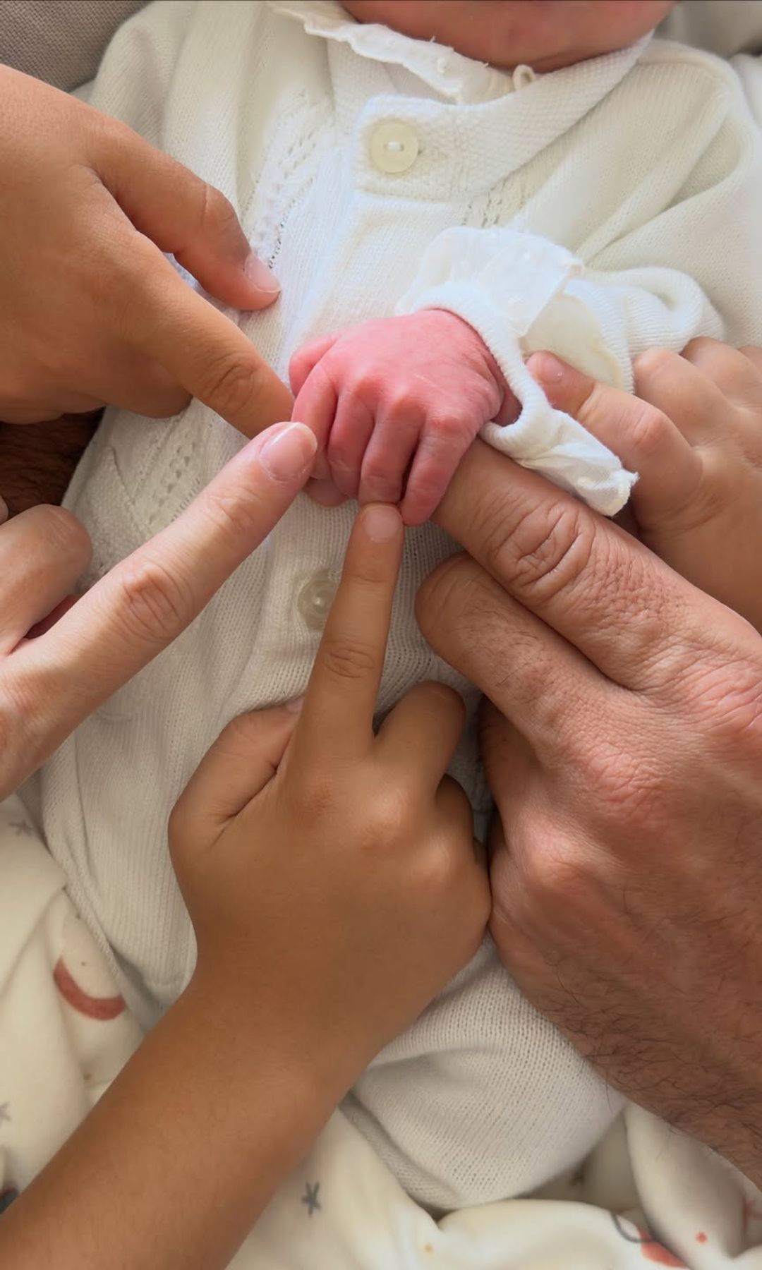 Imagen de la familia numerosa de Ana Boyer y Fernando Verdasco