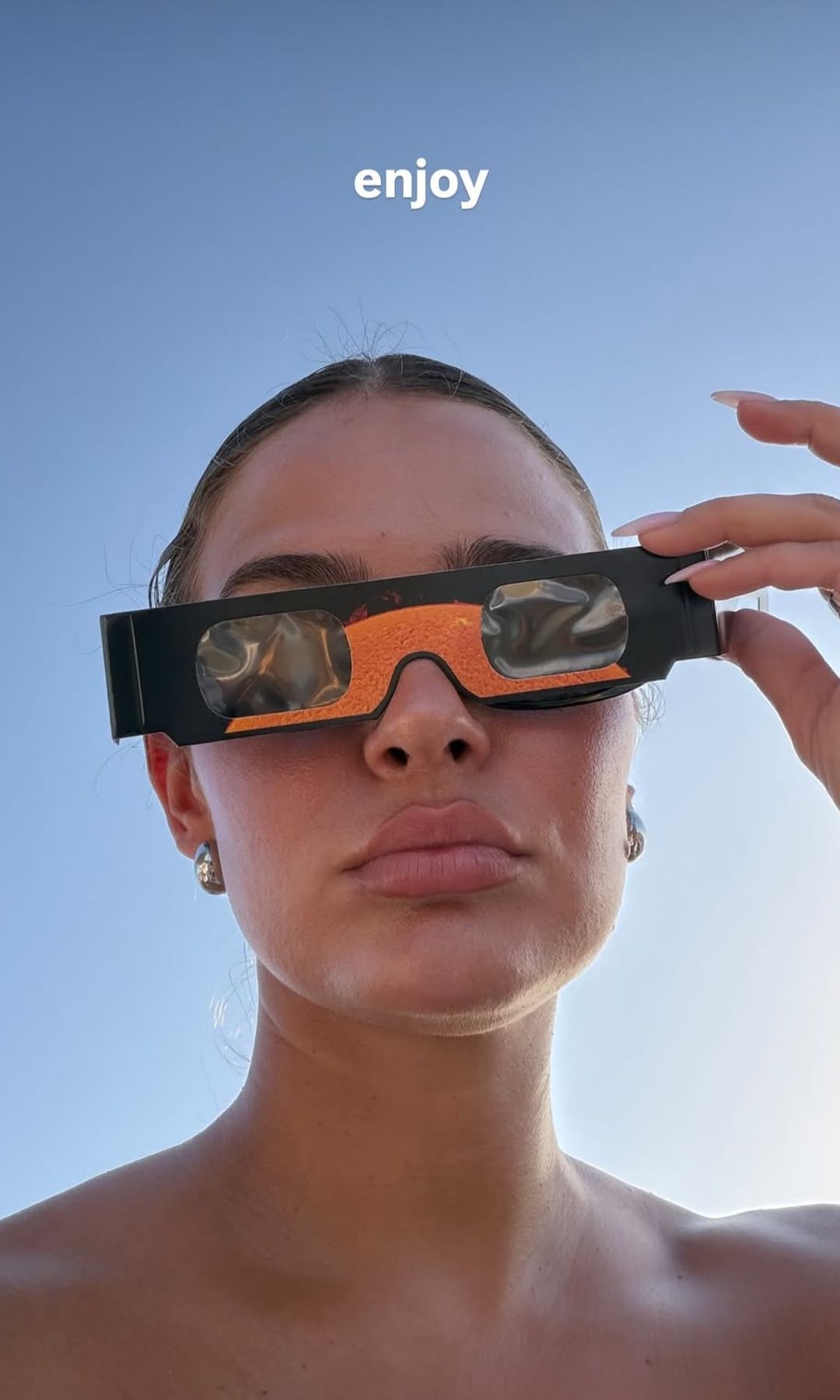 Laura Escanes, preparada para el eclipse solar de este 12 de agosto