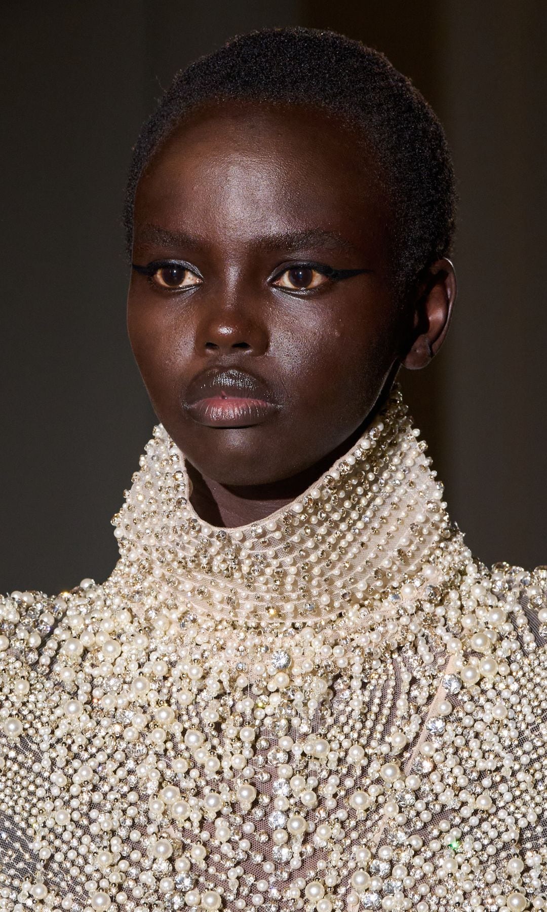 Ajak Dhieu, en el desfile de Zuhair Murad Alta Costura