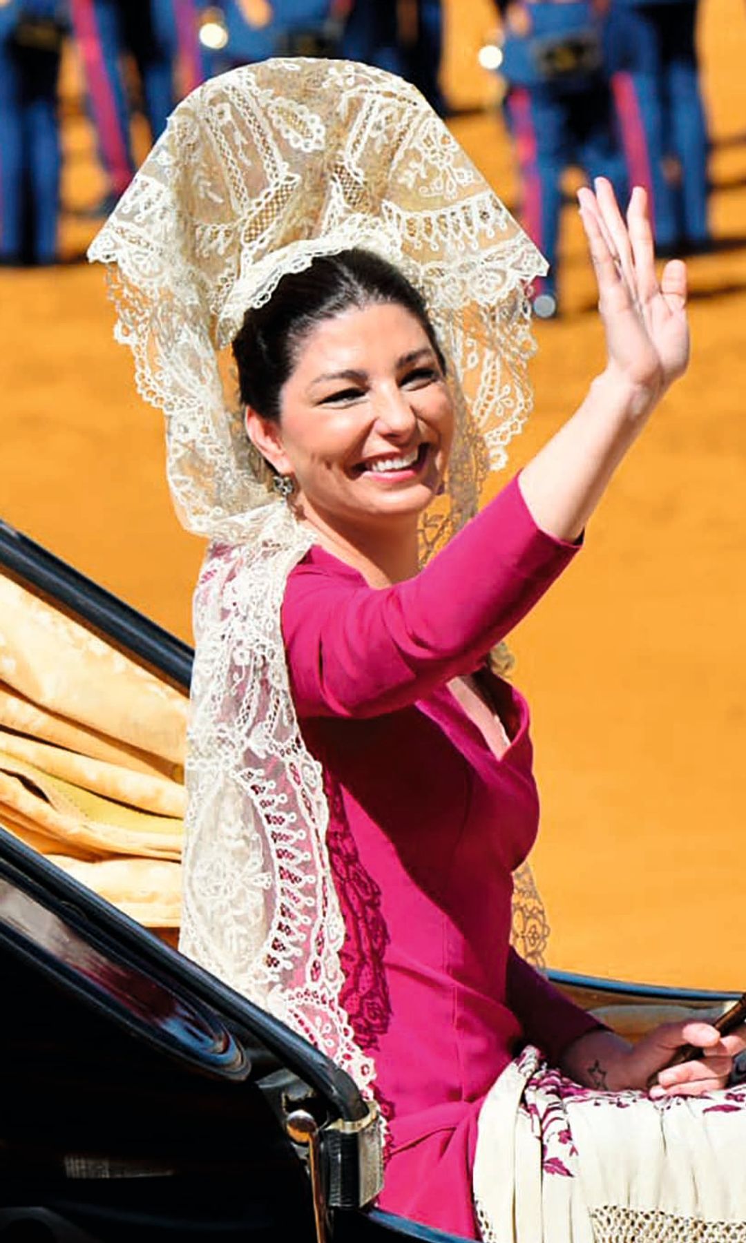 La madrina de honor, Rocío Peralta, durante la exhibición de enganches en la plaza de toros de la Real Maestranza de Caballería