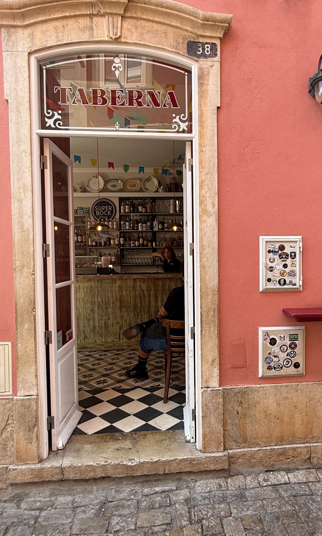 Taberna en el centro histórico de Loulé, Portugal