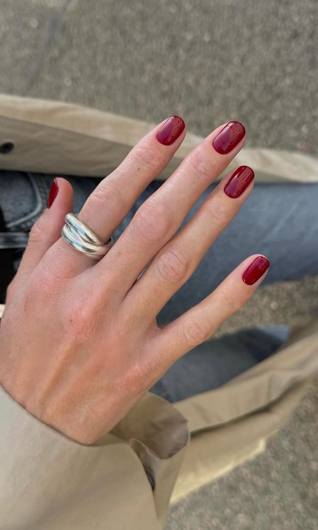 Manicura en color burdeos