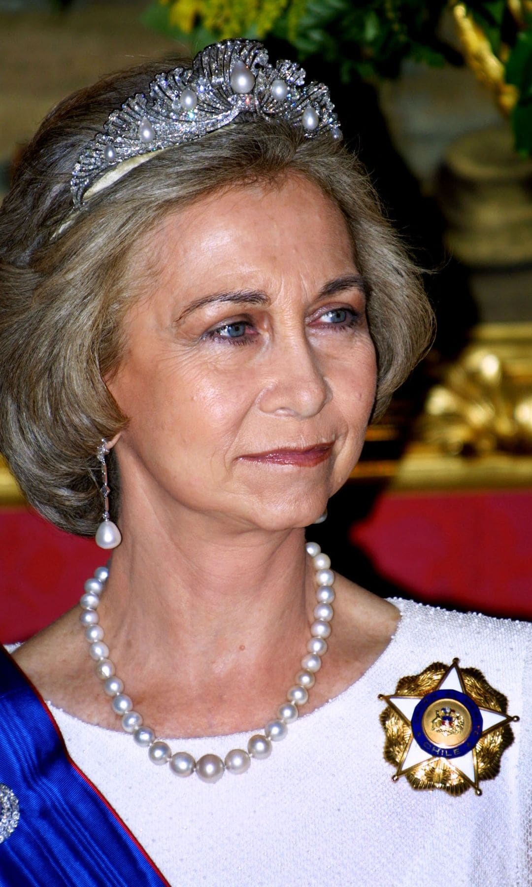 La reina Sofía con collar de perlas 